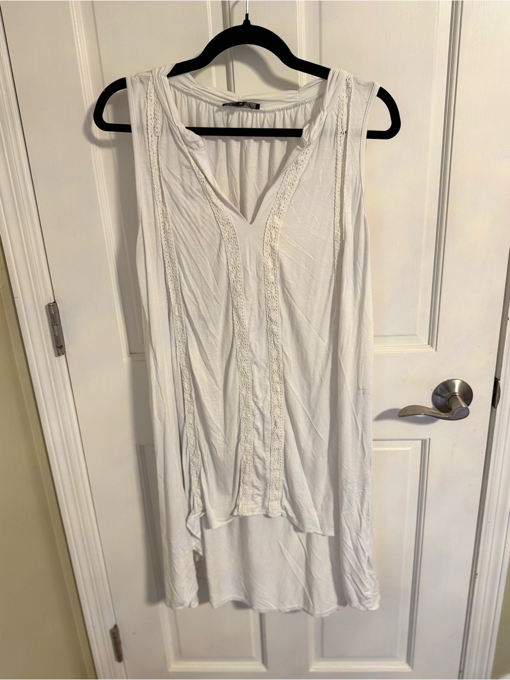 POL White Sleeveless V-Neck Top with Lace Detail